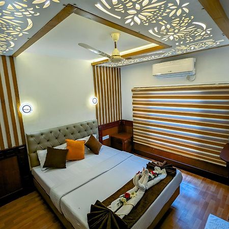 Grand Villa Houseboat Kumarakom Dış mekan fotoğraf
