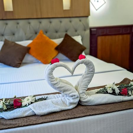 Grand Villa Houseboat Kumarakom Dış mekan fotoğraf
