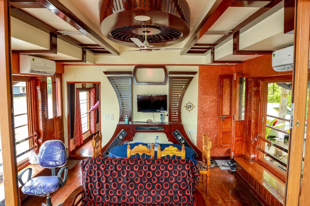 Grand Villa Houseboat Kumarakom Dış mekan fotoğraf