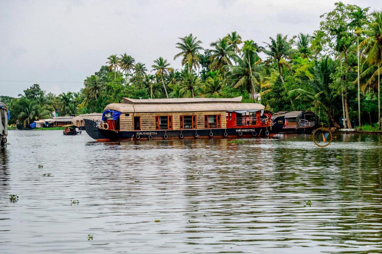 Grand Villa Houseboat Kumarakom Dış mekan fotoğraf