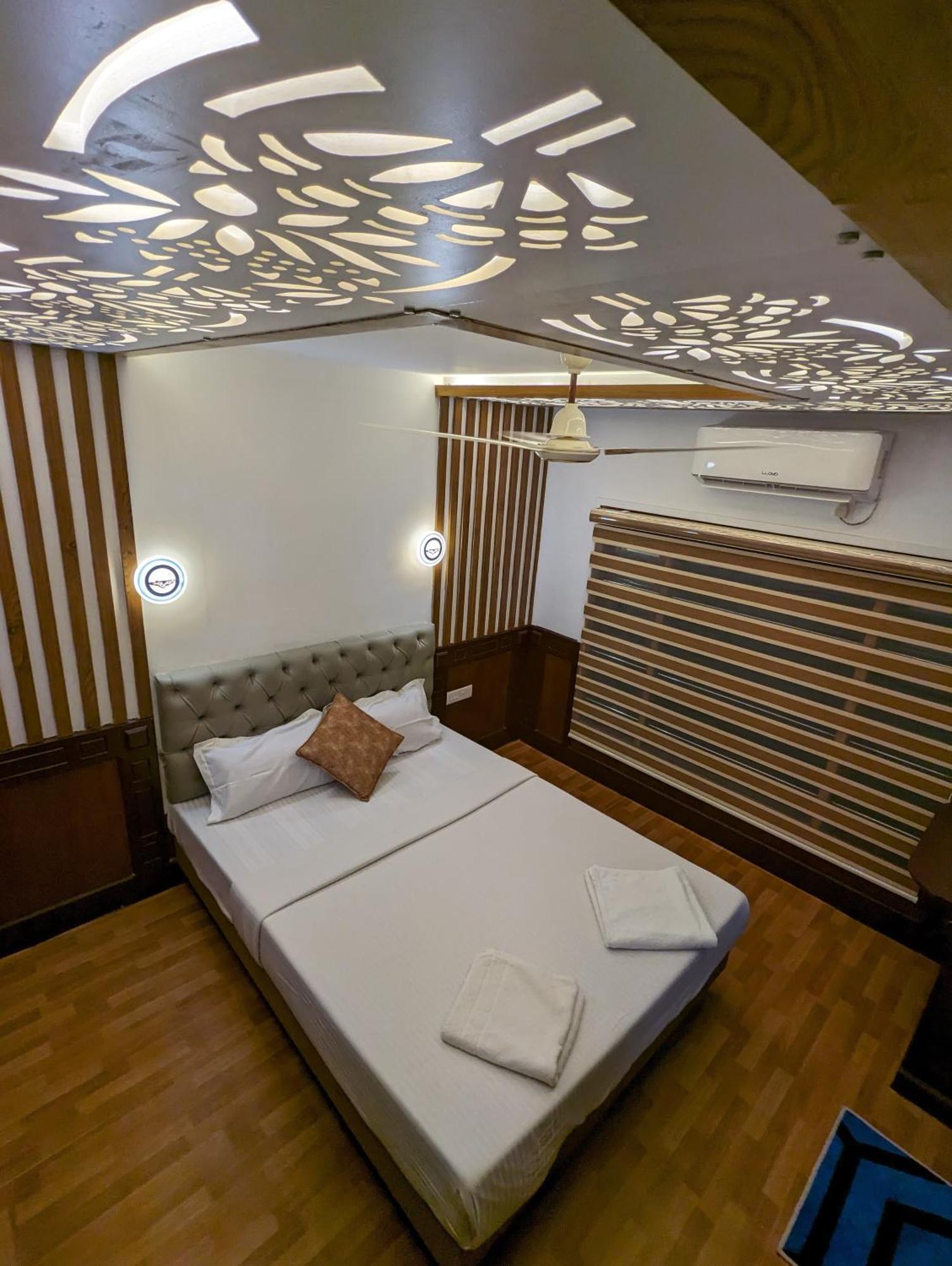 Grand Villa Houseboat Kumarakom Dış mekan fotoğraf