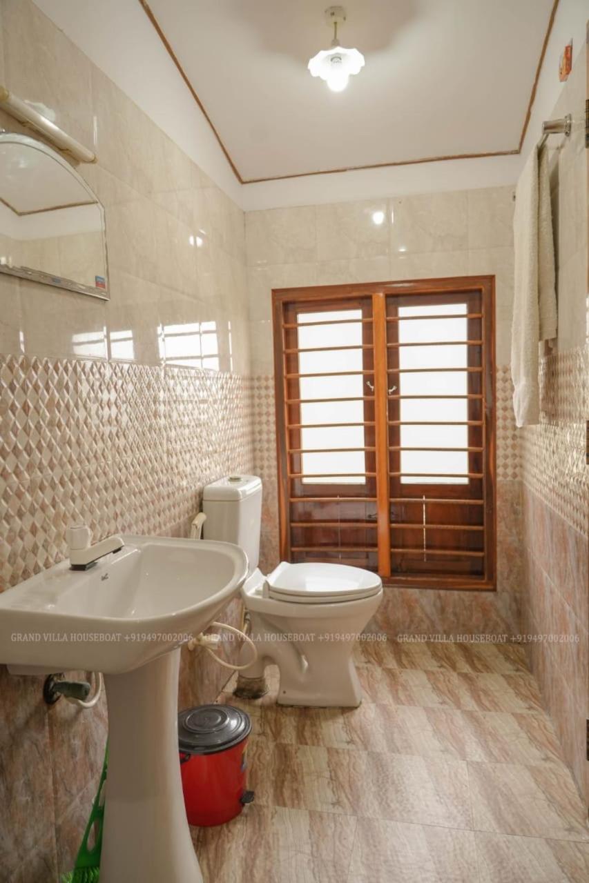 Grand Villa Houseboat Kumarakom Dış mekan fotoğraf