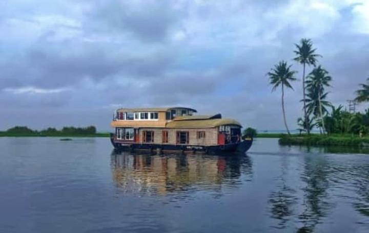 Grand Villa Houseboat Kumarakom Dış mekan fotoğraf
