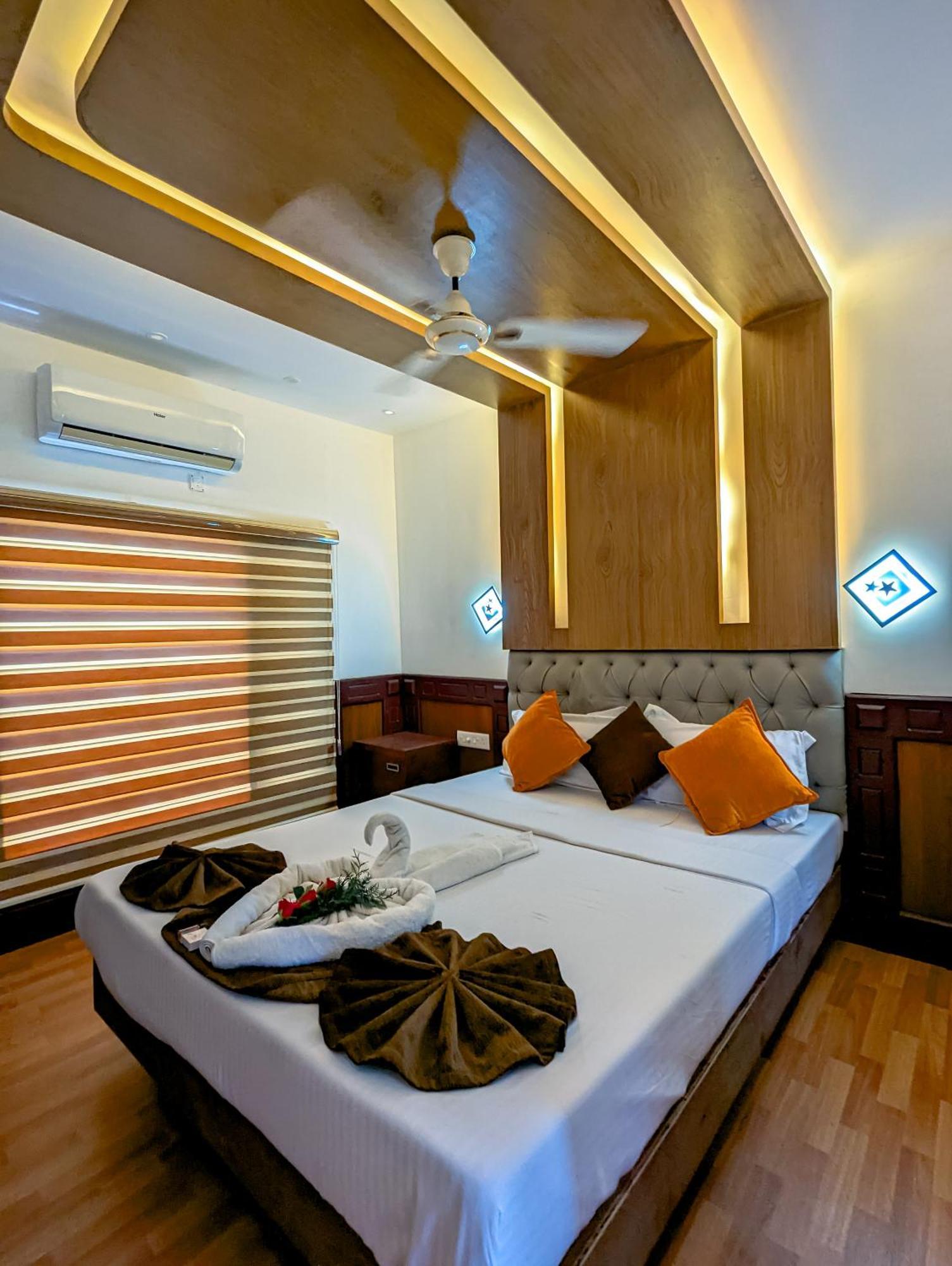 Grand Villa Houseboat Kumarakom Dış mekan fotoğraf