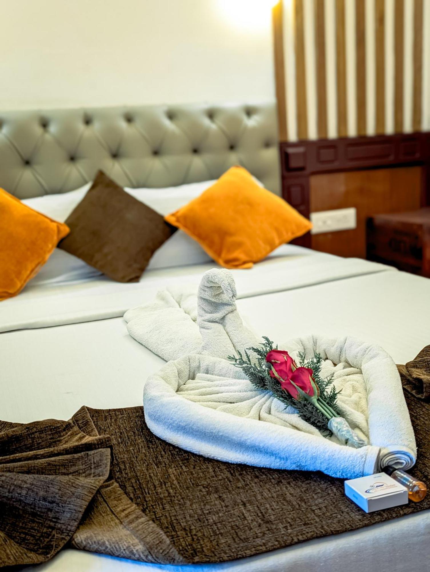 Grand Villa Houseboat Kumarakom Dış mekan fotoğraf