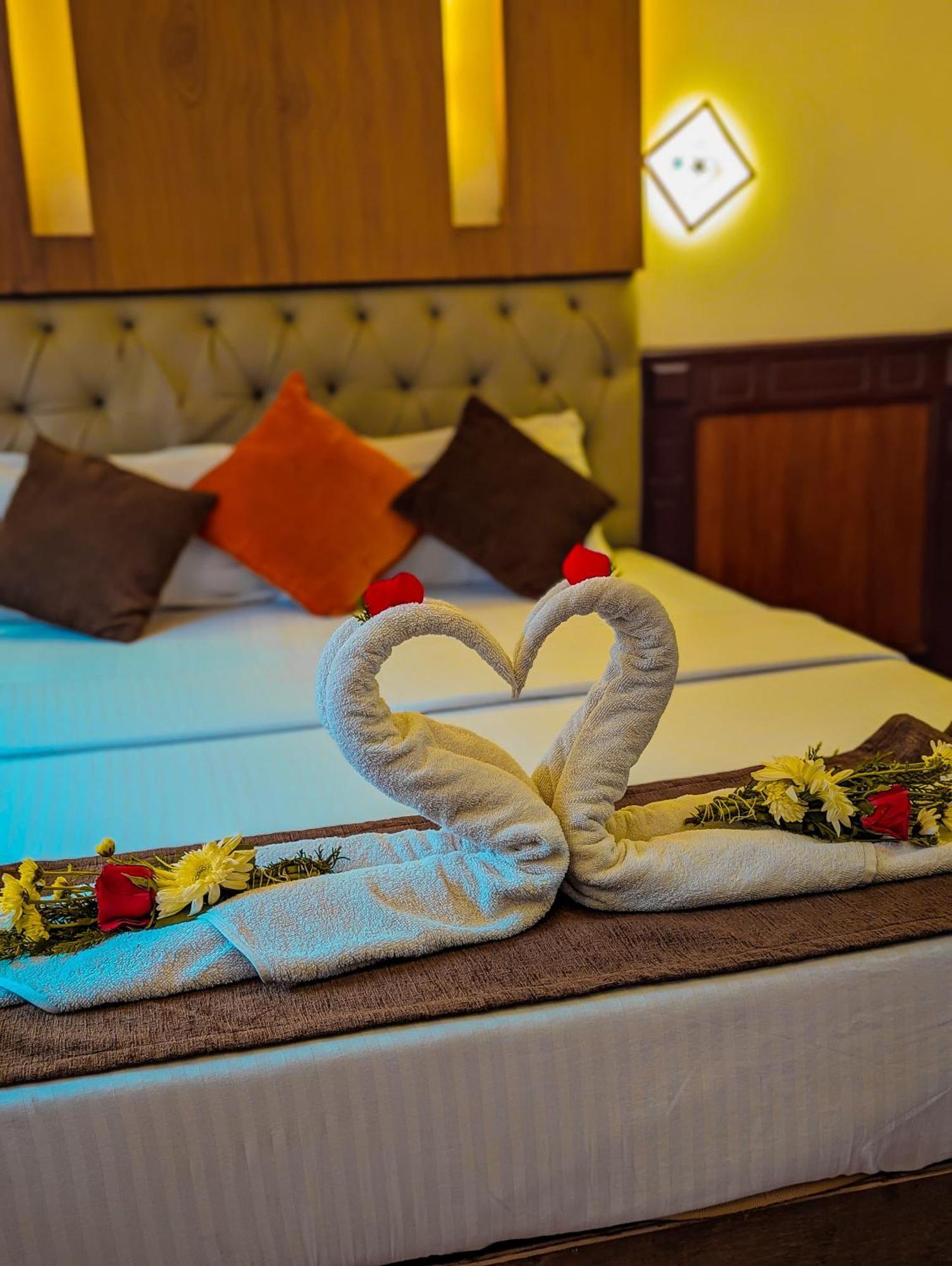 Grand Villa Houseboat Kumarakom Dış mekan fotoğraf