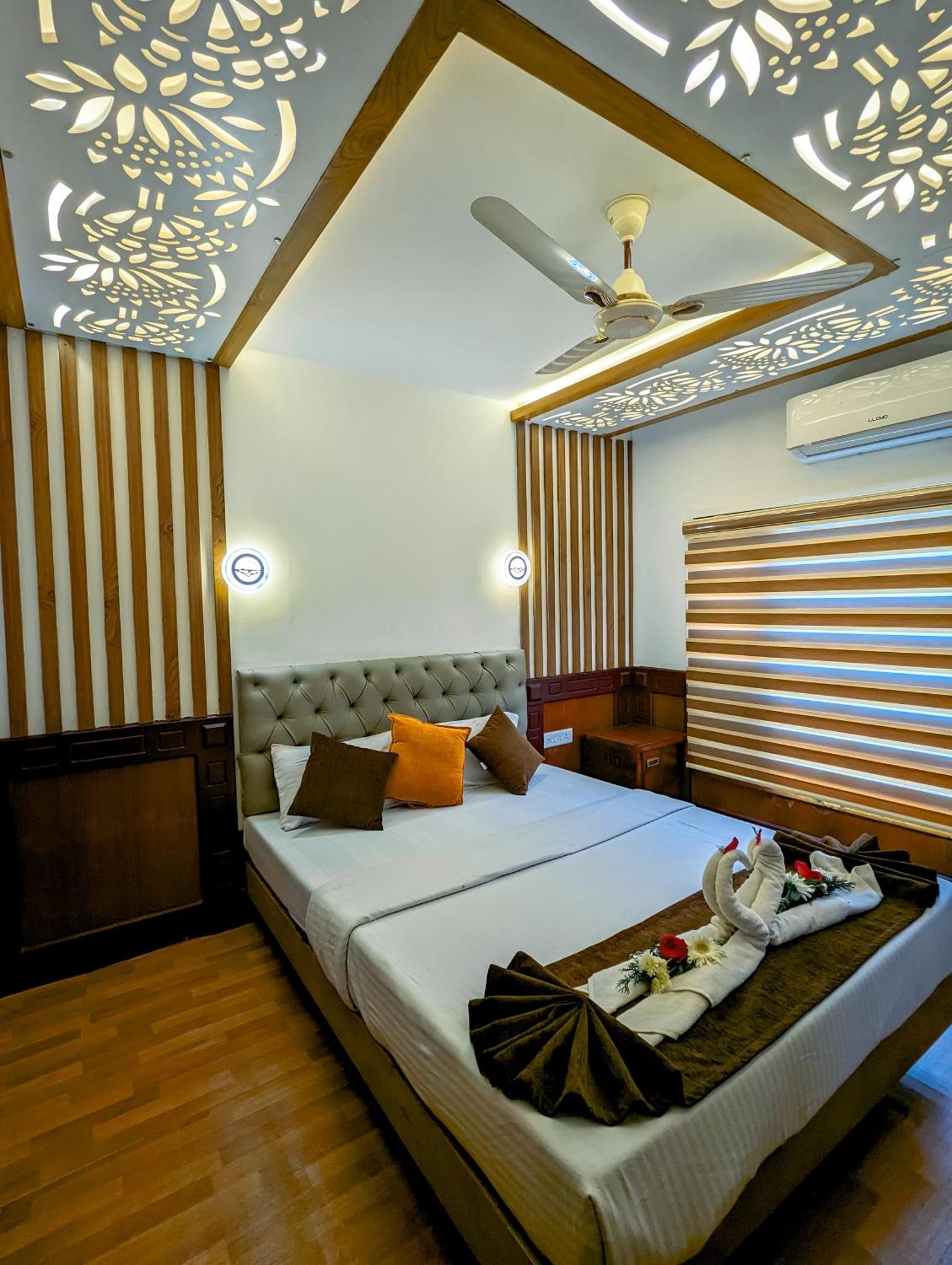 Grand Villa Houseboat Kumarakom Dış mekan fotoğraf
